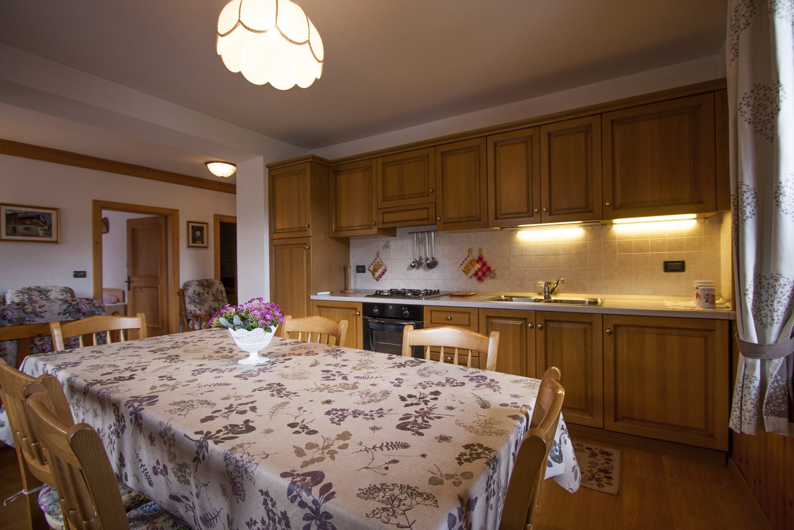 Olbe, cucina e zona pranzo