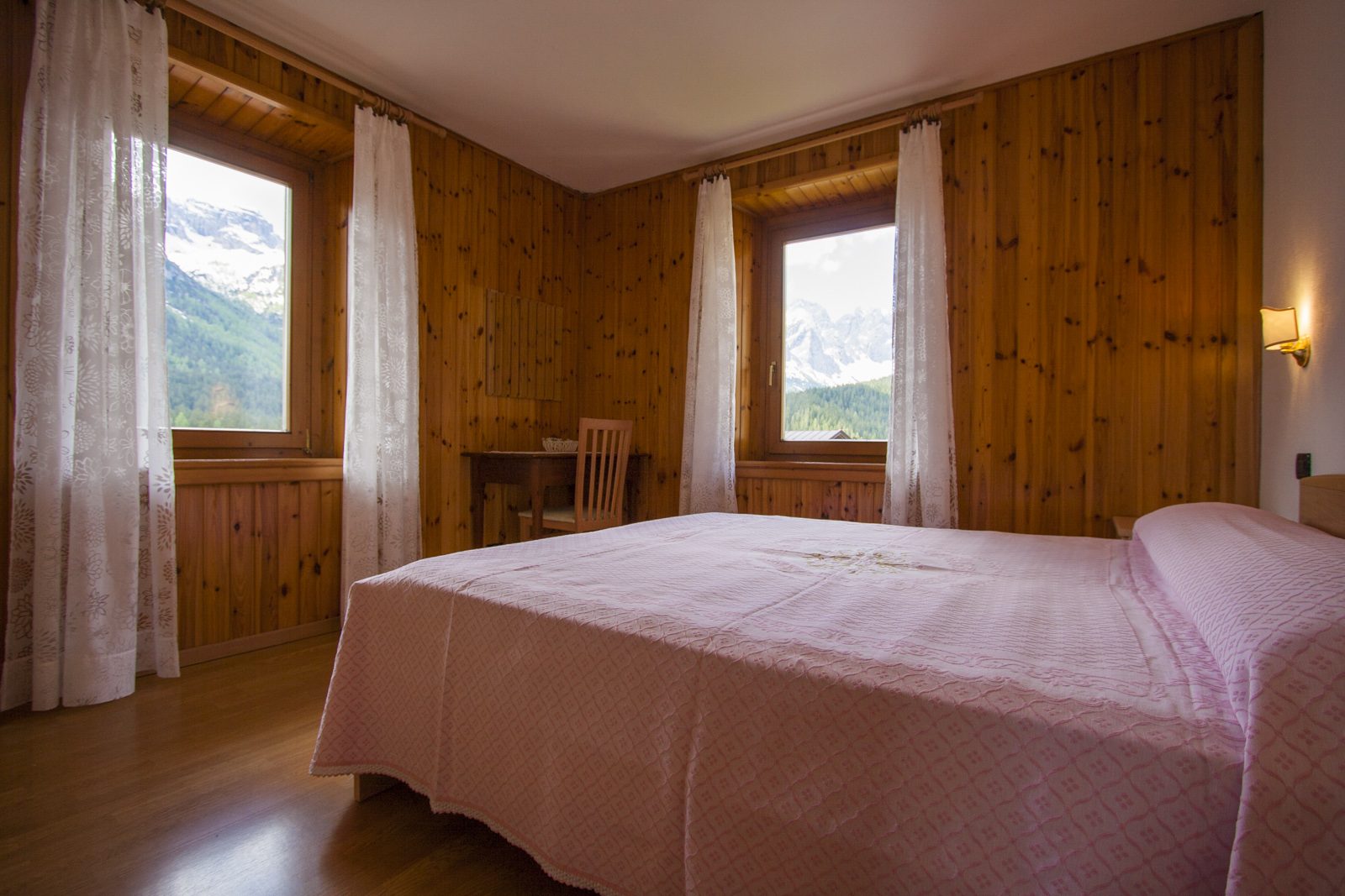 Olbe, camera con vista sulle montagne