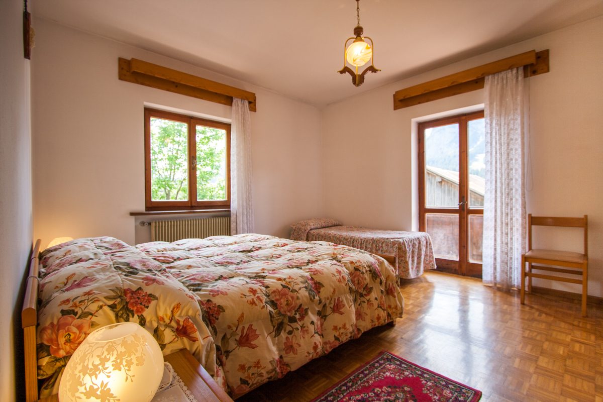 Poch, camera con letto matrimoniale e singolo
